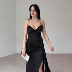 Yırtmaç Detaylı Saten Elbise
